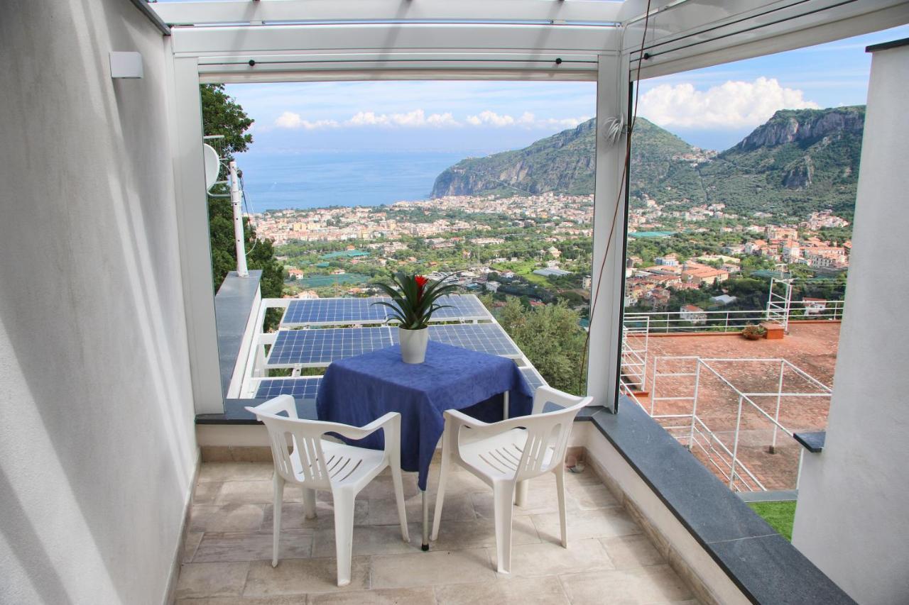 En Suite Bedroom Blue Moon Piano di Sorrento Extérieur photo