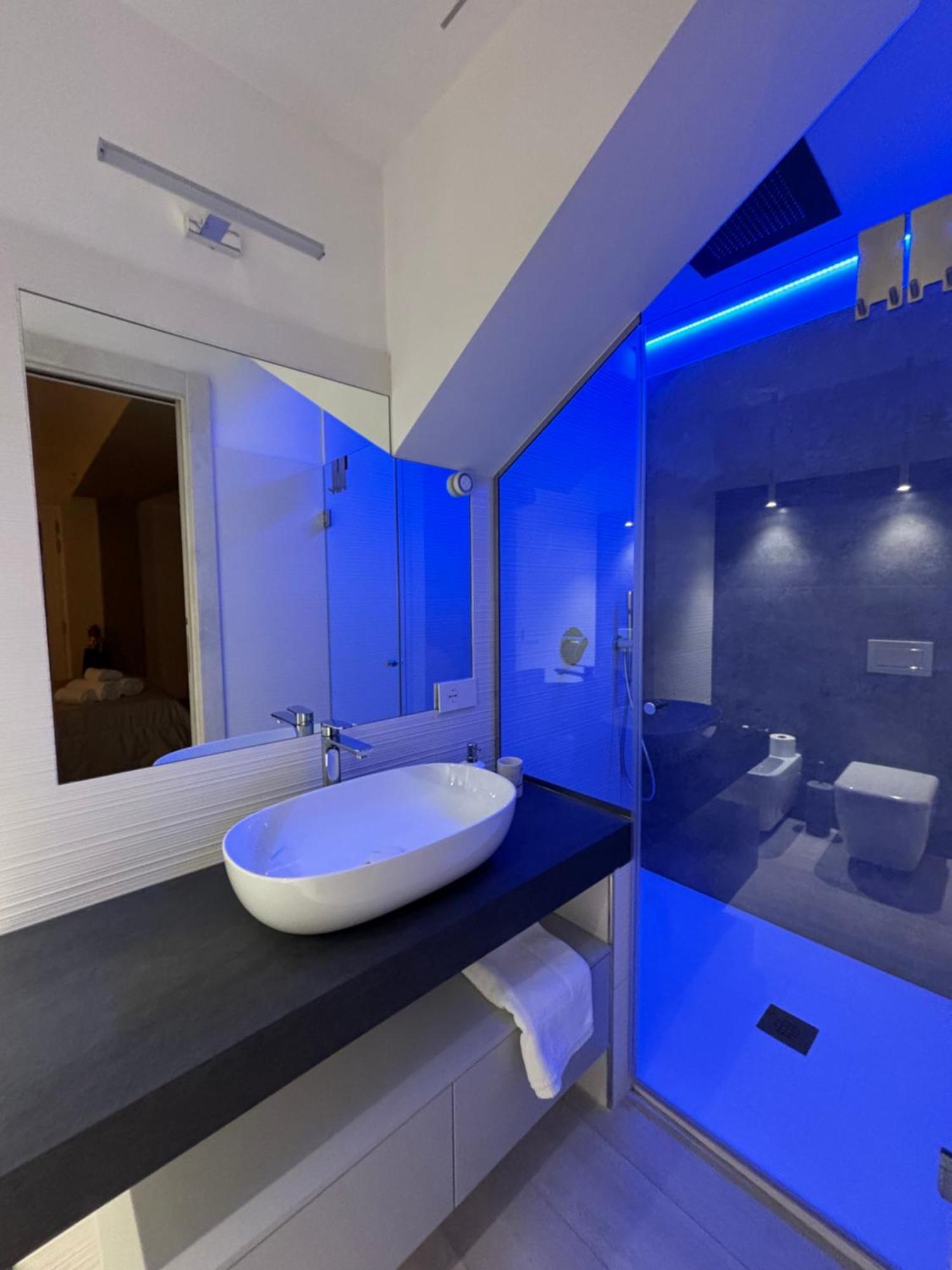 En Suite Bedroom Blue Moon Piano di Sorrento Extérieur photo